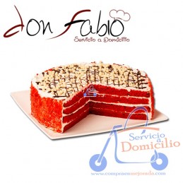 Postres Don Fabio Tarta de Zanahoria Rellena y recubierta de queso fresco con pedazos de nueces.